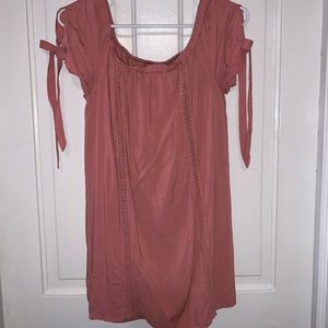 Used. Charlotte Russe. Off Shoulder Dress. Dusty Pink Color. Size Medium.